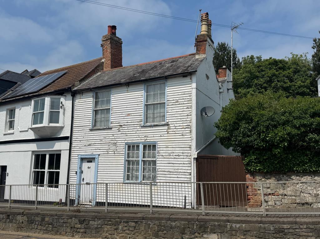 Lot: 130 - END-TERRACE PERIOD COTTAGE - Front of property